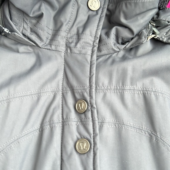 Lululemon Pinnacle Jacket - Size 4 - Picture 4 of 9